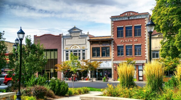 Edificios históricos a lo largo de Main Street en Logan, Utah
